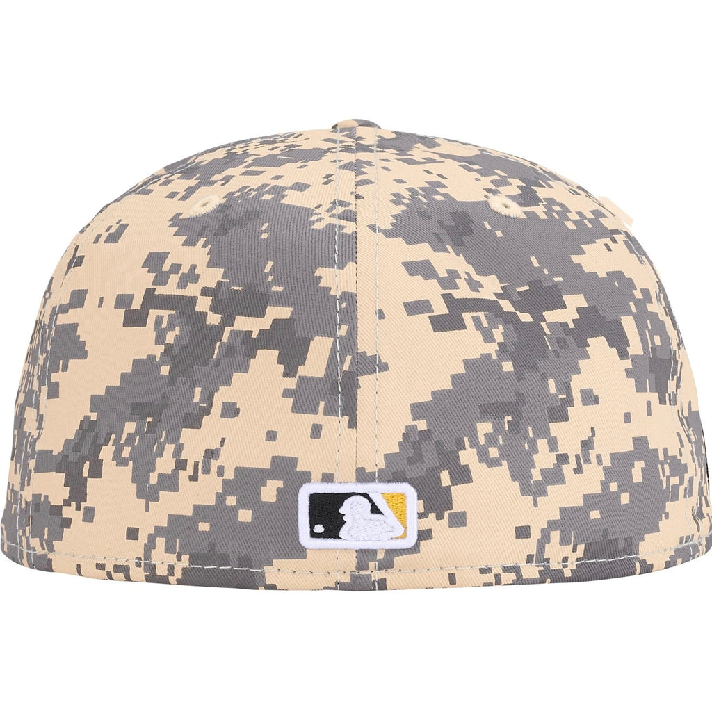 Supreme/ MLB teams Box Logo/ New Era Pirates (7 1/8)